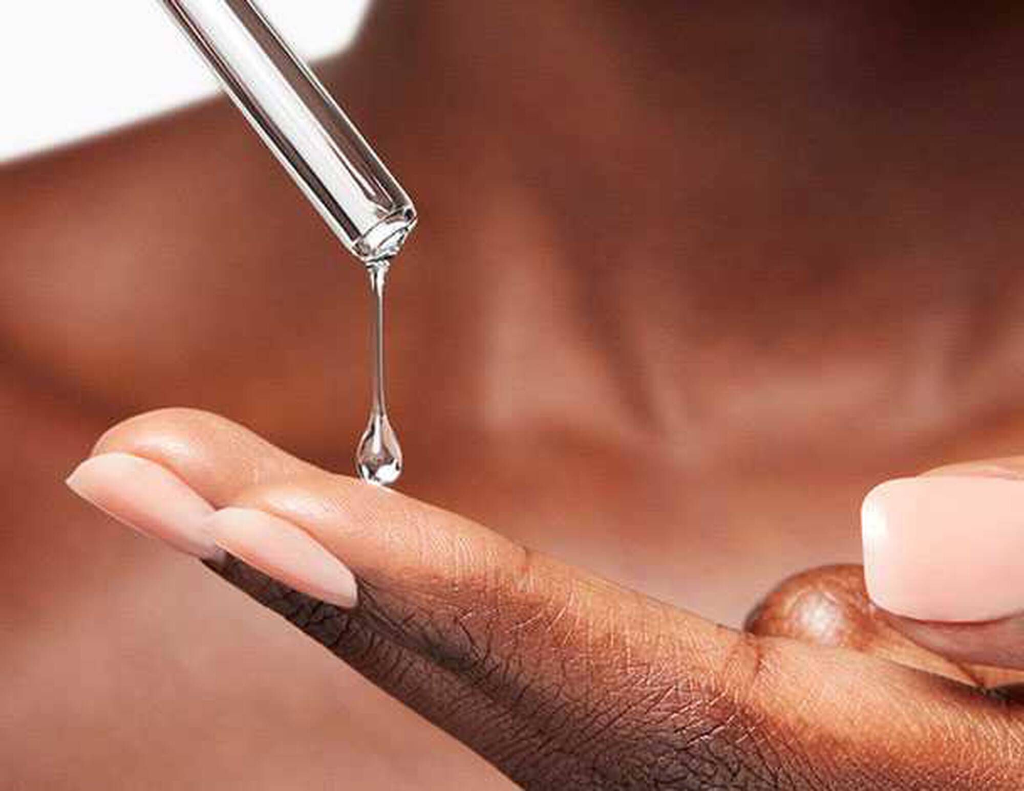 Veja como usar serum antioxidante e aciona-lo na sua rotina de skincare com produtos SkinCeuticals 