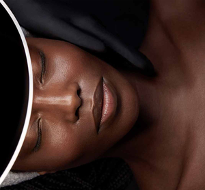 Produtos de skincare de SkinCeuticals indicados para maximizar os efeitos do tratamento completo para rugas profundas e flacidez facial. 